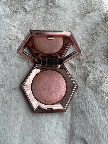 Fenty Beauty Fenty diamond aydınlatıcı