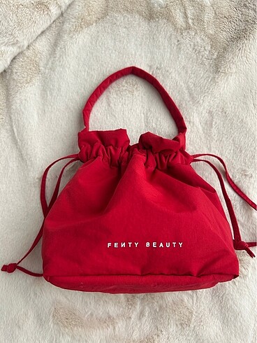 Fenty beauty çanta