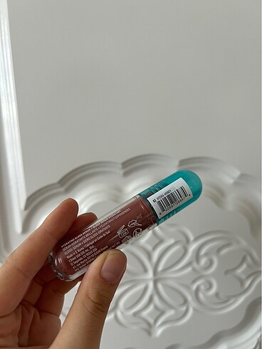  Beden Nyx gloss
