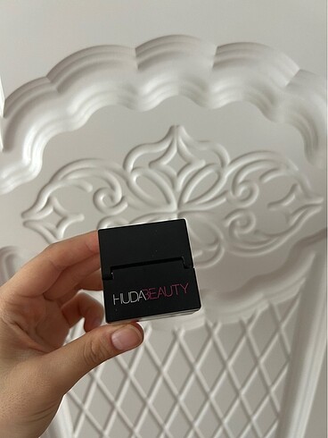 Huda Beauty Huda beauty cherry blossom pudra