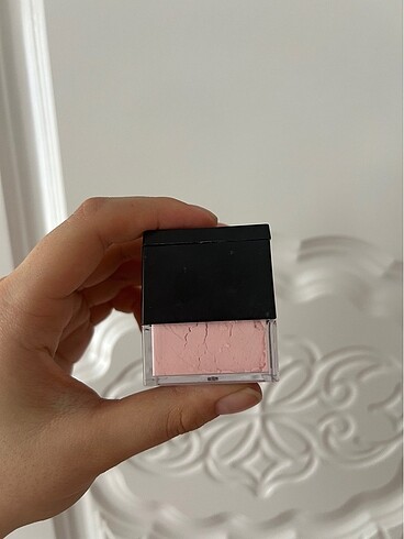  Beden Huda beauty cherry blossom pudra