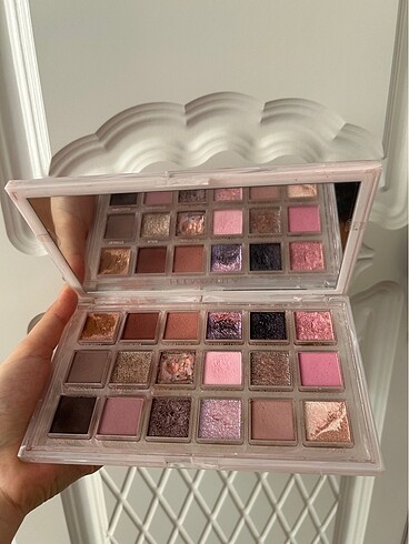Huda beauty far paleti