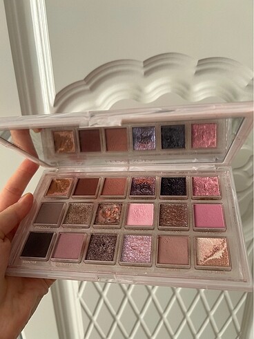 Beden Renk Huda beauty far paleti