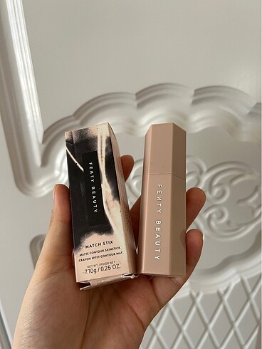 Fenty kontür