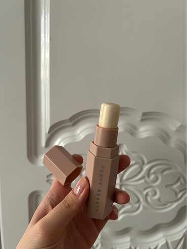 Fenty Beauty Fenty aydınlatıcı