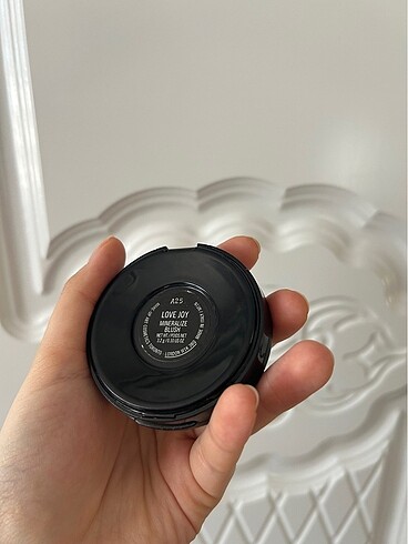  Beden Renk Mac love joy allık