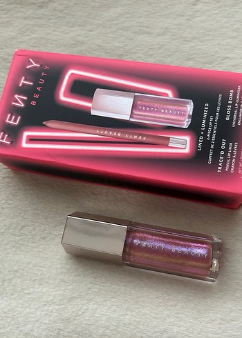 Fenty Beauty Pembe Işıltılı Dudak Parlatıcısı Seti - Görsel 5