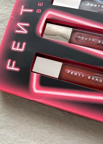 Fenty Beauty Lip Gloss Seti - Görsel 6