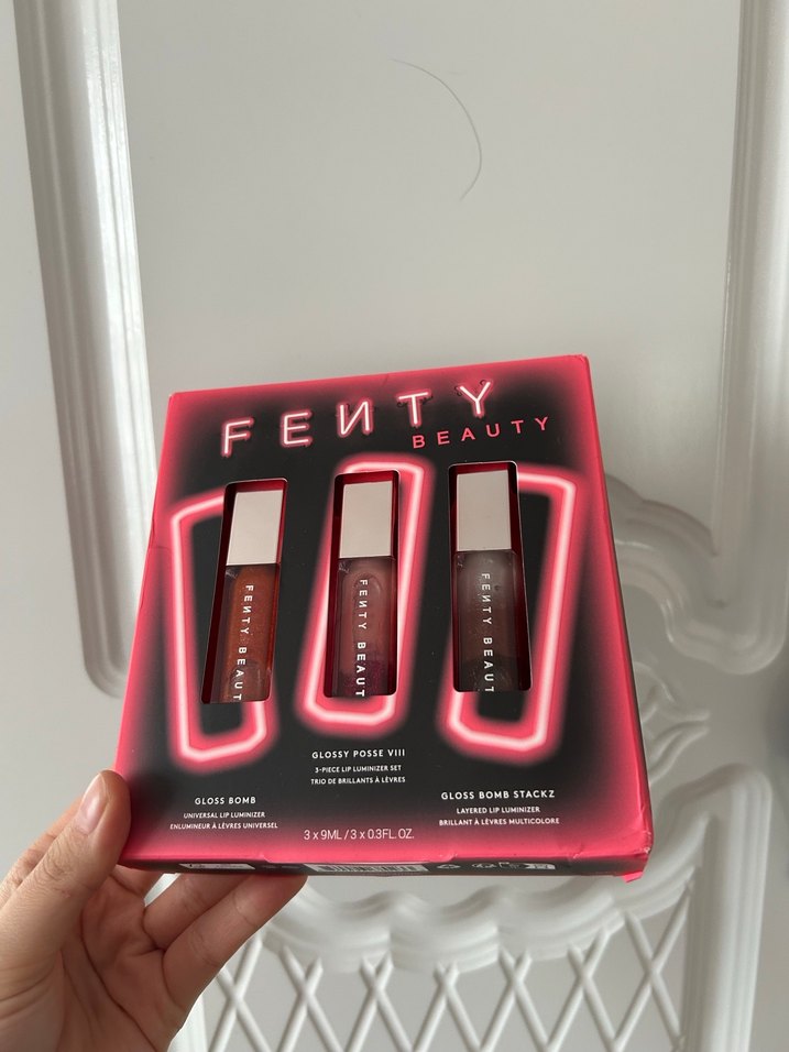Fenty Beauty Lip Gloss Seti - Görsel 2