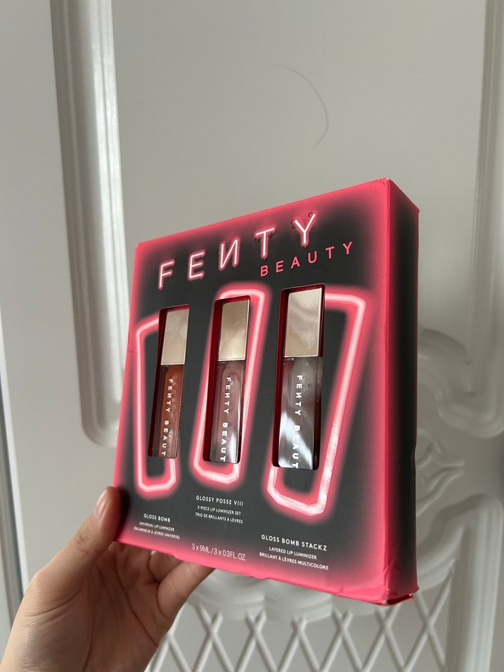 Fenty Beauty Lip Gloss Seti - Görsel 3