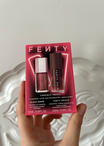 Fenty Skin Bordo Parlaklık ve Dudak Yağı Seti - Görsel 6