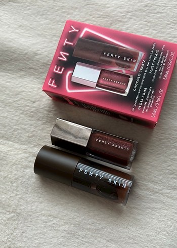 Fenty Skin Bordo Parlaklık ve Dudak Yağı Seti - Görsel 9