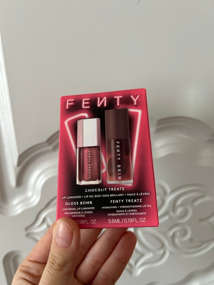 Fenty Skin Bordo Parlaklık ve Dudak Yağı Seti - Görsel 2