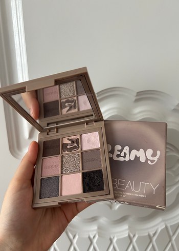 Beden Renk Huda beauty far paleti