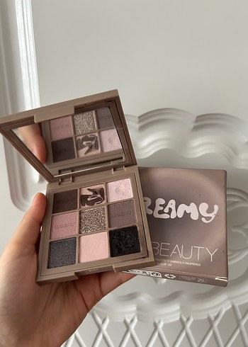 Beden Huda beauty far paleti