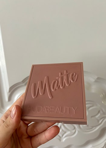 Huda Beauty Huda beauty far paleti