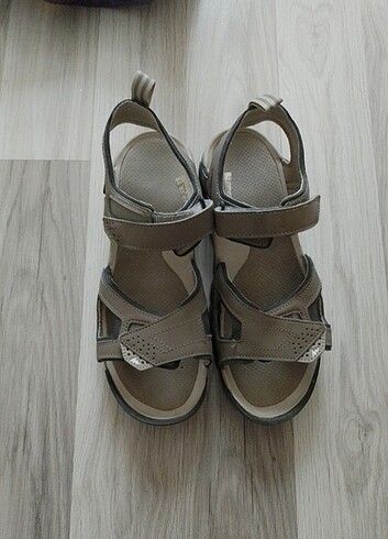 39 numara decathlon sandalet