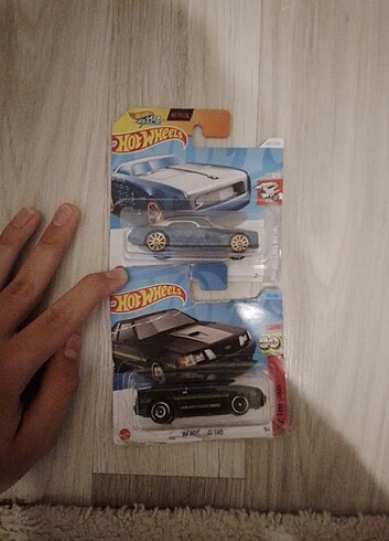  '84 Mustang SVO ve HI-ROLLER II hotwheels