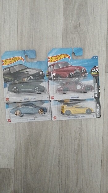 4 adet hotwheels araba