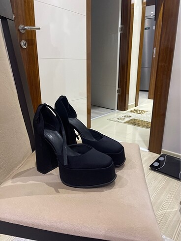 Stradivarius 39 numara topuklu ayakkabı