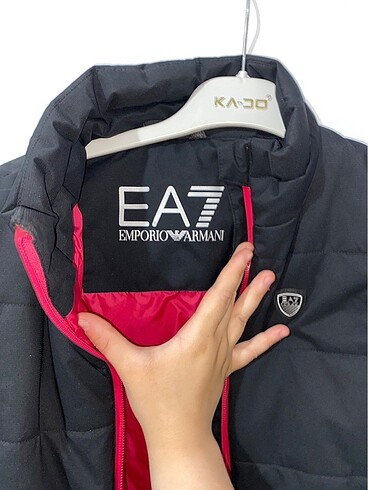 Emporio Armani Kadın sıfır kol şişme mont