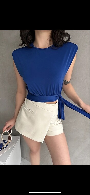 s Beden Omuzu Vatkalı Beli Kuşaklı Bluz