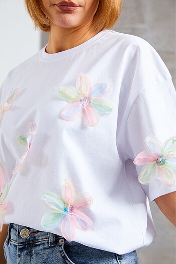 Çiçekli T-shirt