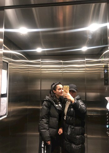 Siyah şişme mont ve pembe şişme mont - Görsel 4