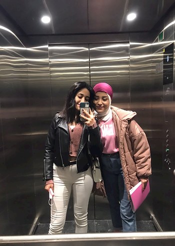 Siyah şişme mont ve pembe şişme mont - Görsel 7