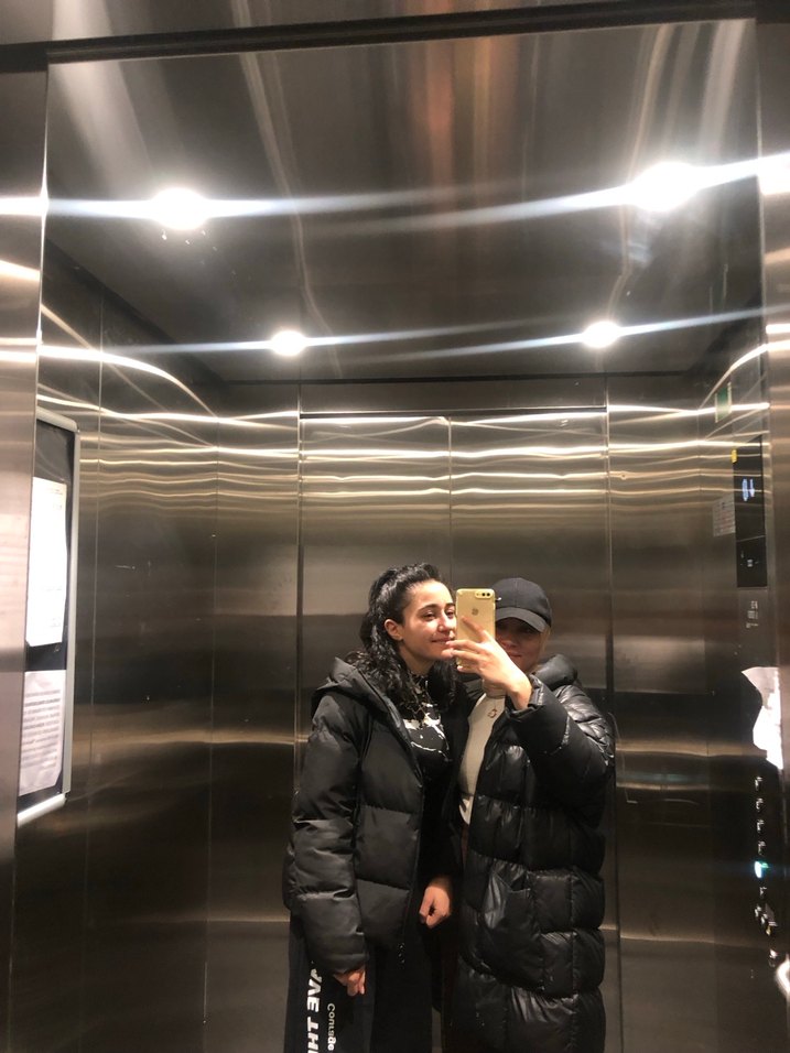 Siyah şişme mont ve pembe şişme mont - Görsel 4