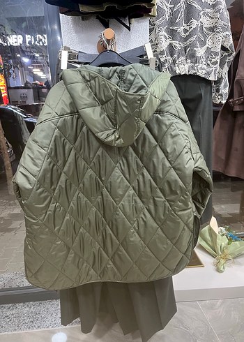 Kapitone mont yağmurluk - Görsel 4