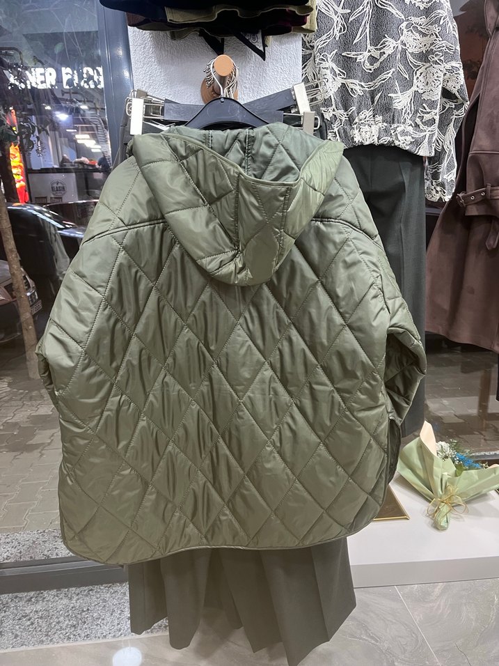 Kapitone mont yağmurluk - Görsel 4