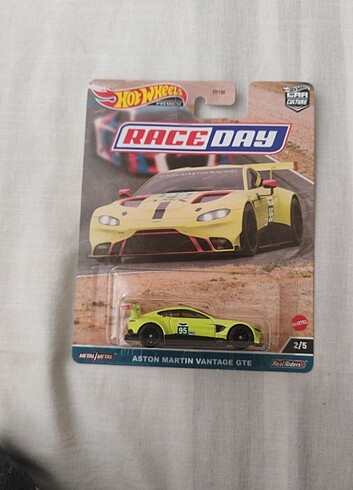 Hotwheels race Day aston martin