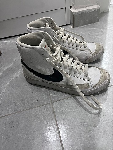 Nike Blazer Mid