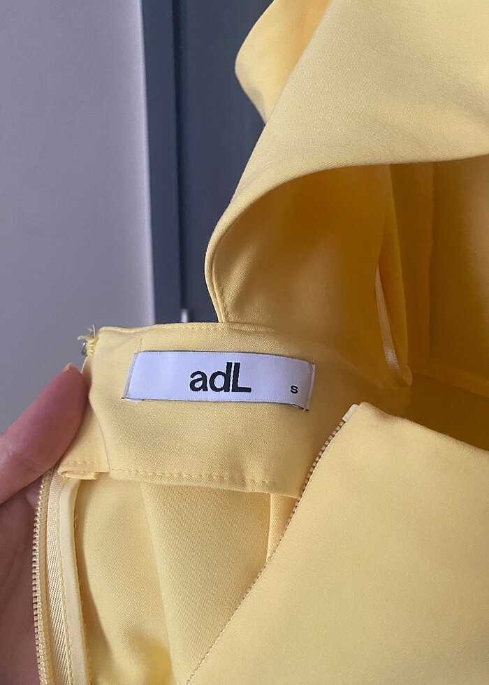 adl Sarı Klasik Tarzda Elbise - Görsel 3