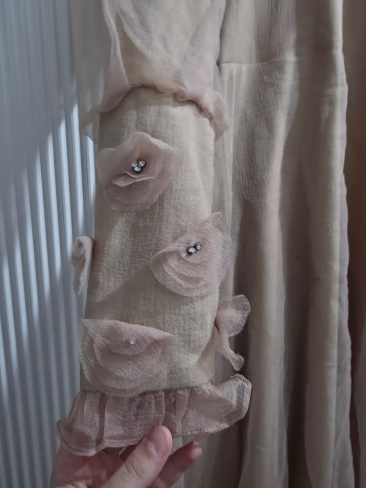 Bej Uzun Tüllü Elbise, Yüksek Yakalı, Salaş Kesim - Görsel 4