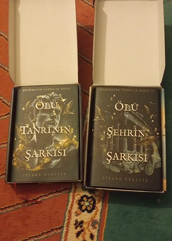 Ölü Tanrının Şarkısı ve Şehrin Şarkısı Roman Seti
