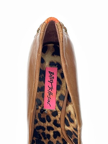 37,5 Beden kahverengi Renk Betsey Johnson Stiletto %70 İndirimli.