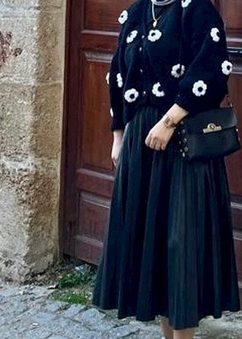 Diğer Siyah Cicekli Triko Hirka Pileli Midi Etek Kombin