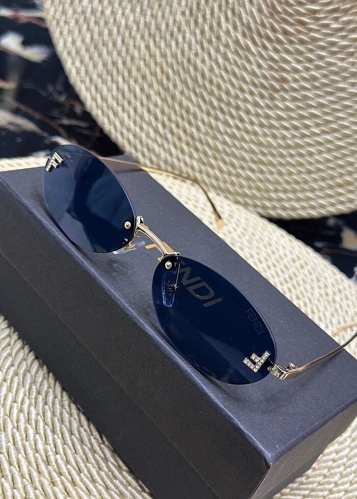 EN ÇOK SATAN FENDİ BAYAM GĞNEŞ GÖZLÜĞÜ - Görsel 2