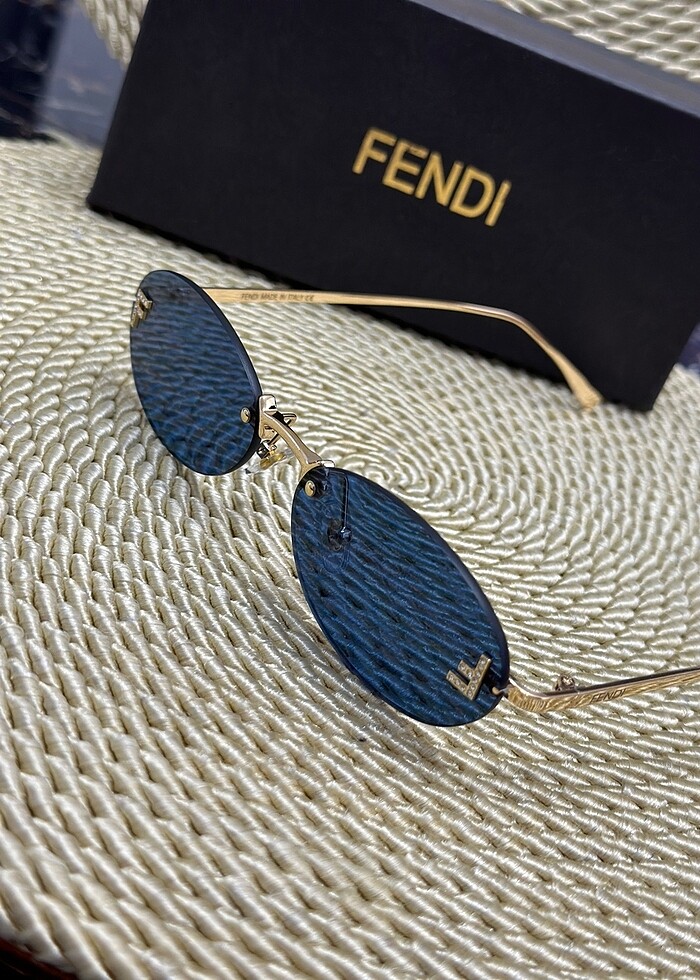 EN ÇOK SATAN FENDİ BAYAM GĞNEŞ GÖZLÜĞÜ - Görsel 4