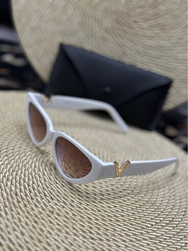 VALENTİNO BAYAN Güneş gözlüğü. 
 - Görsel 4