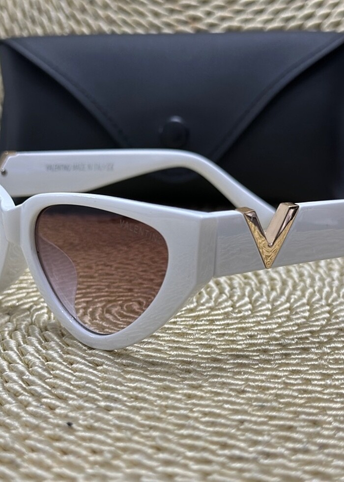 VALENTİNO BAYAN Güneş gözlüğü. 
 - Görsel 3