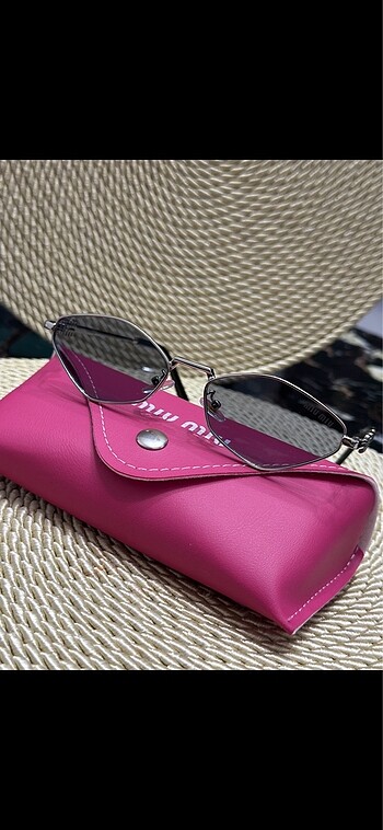 Miu Miu bayan Güneş gözlüğü. - Görsel 3