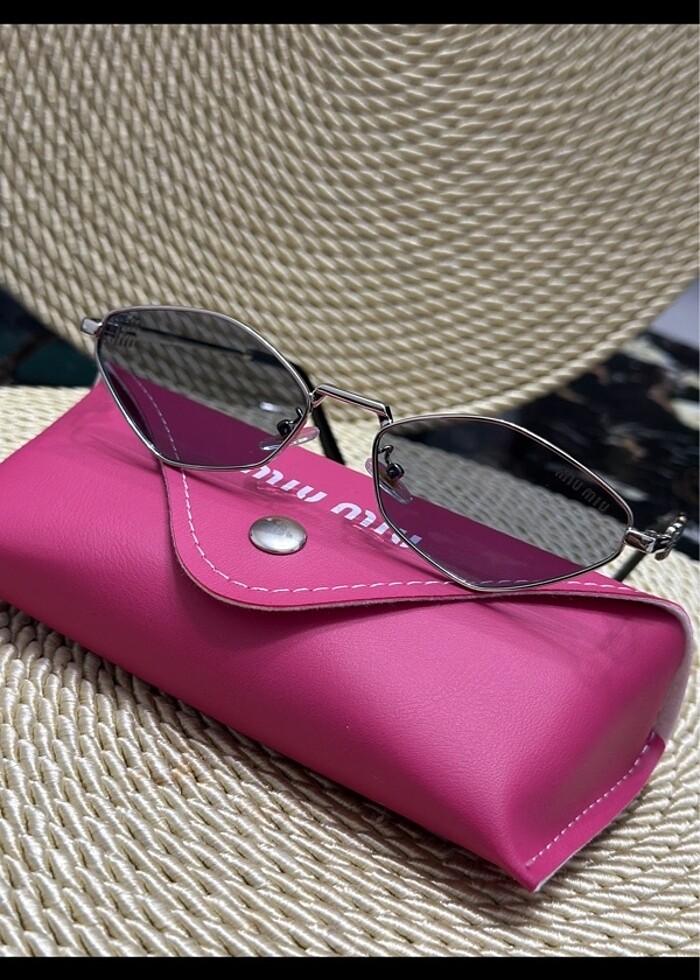 Miu Miu bayan Güneş gözlüğü. - Görsel 3