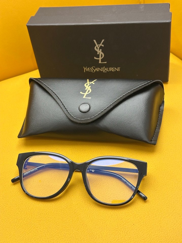 Saint Laurent. Bayan şeffaf cam.  Gözlüğü. - Görsel 4