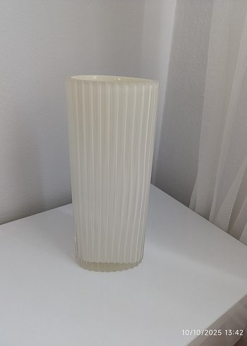 Ikea Beyaz Dikey Çizgili Seramik Vazo