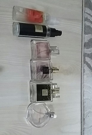 boş parfüm şişeleri