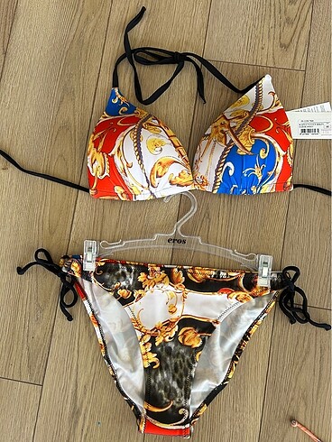 Kaplı üçgen bikini barok desen