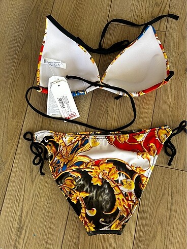 38 Beden Kaplı üçgen bikini barok desen